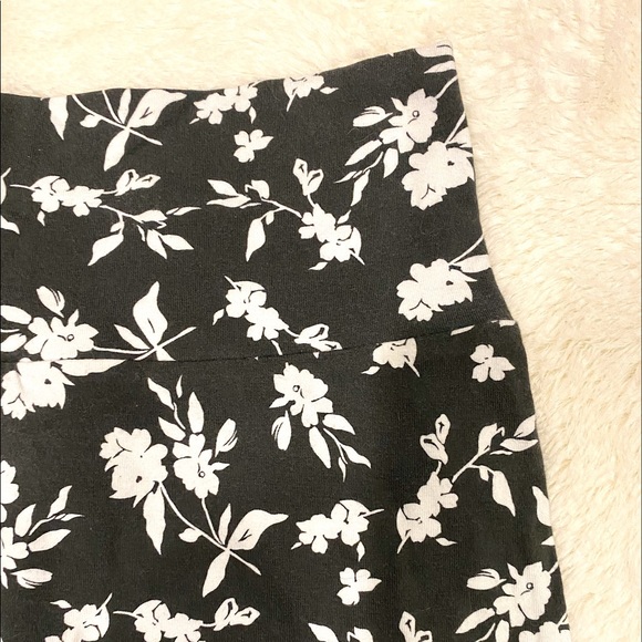 Charlotte Russe Mini skirt size S - Picture 2 of 3